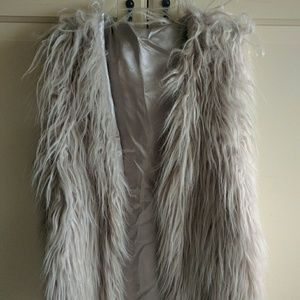 Grey shaggy vest EUC
